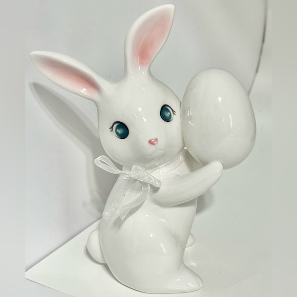 2023 Target Spritz 6.6" Ceramic Easter Bunny With Egg Decorative Figurine Retro - Picture 2 of 5